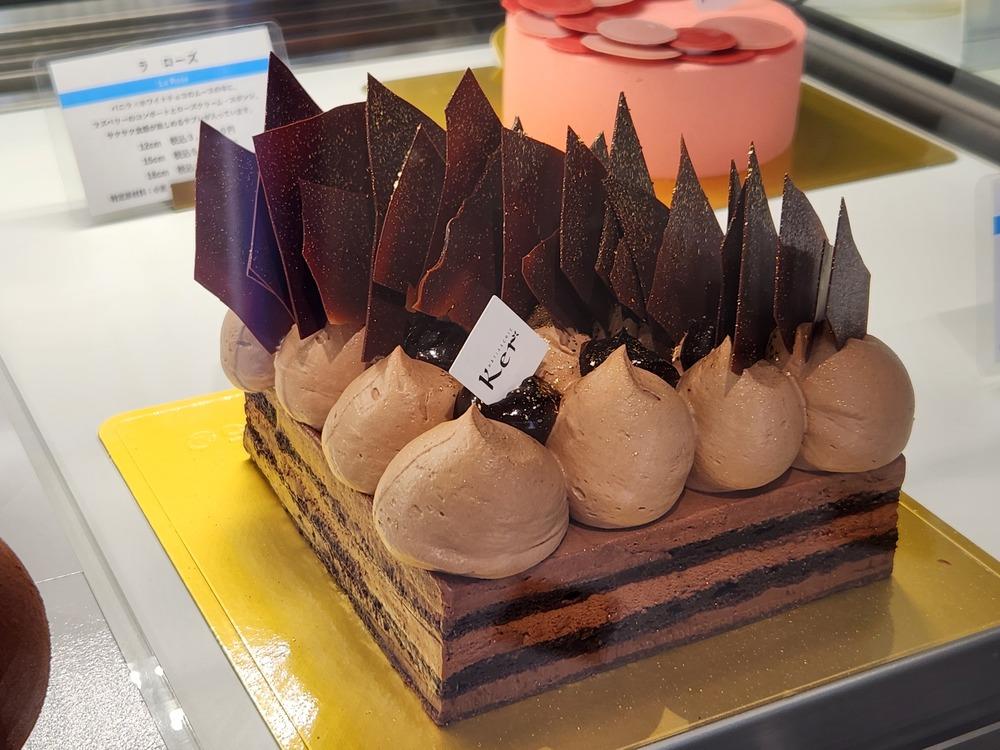 これが「ショコラ・ショコラ」その向こうに「ラ・ローズ」